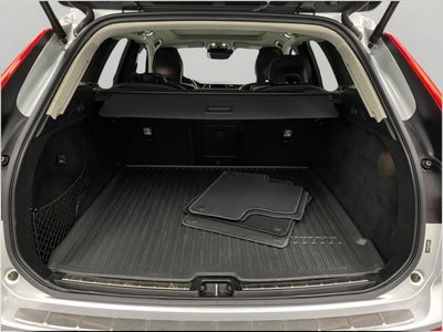 2021 Volvo XC60 T6 AWD Momentum