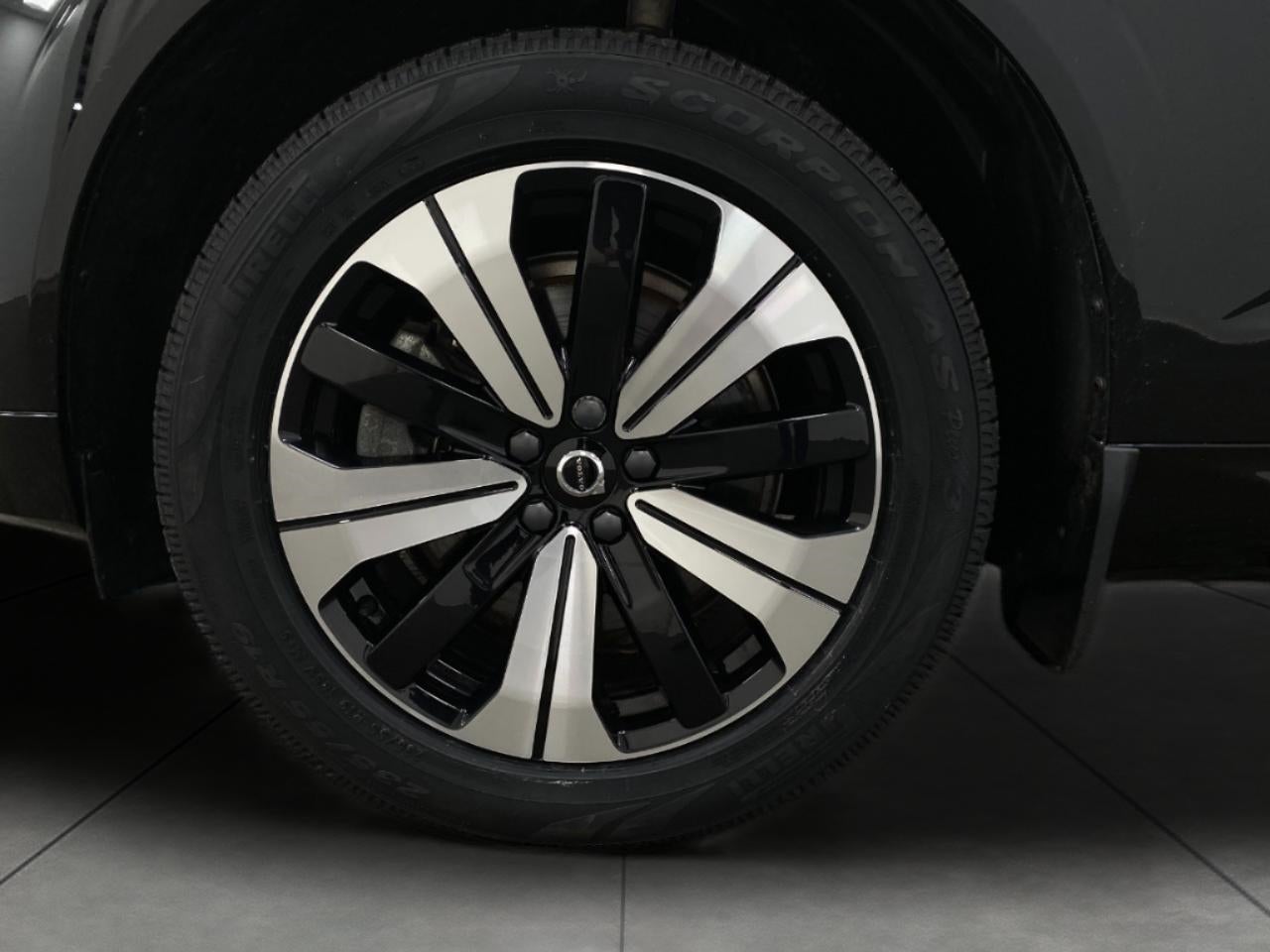 2024 Volvo XC60 Recharge Plug-In Hybrid T8 eAWD PHEV Core Dark Theme