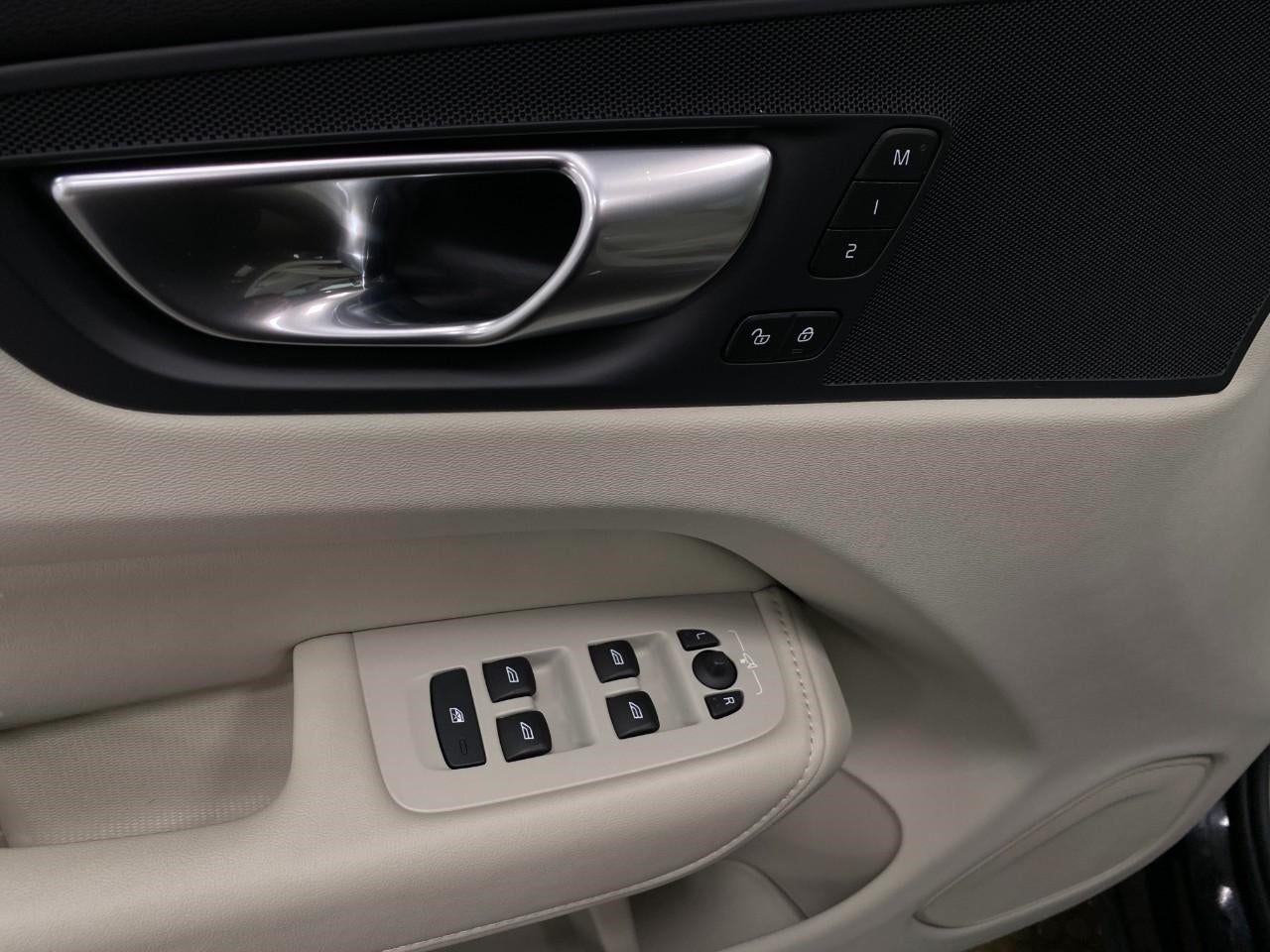 2024 Volvo XC60 Recharge Plug-In Hybrid T8 eAWD PHEV Core Dark Theme