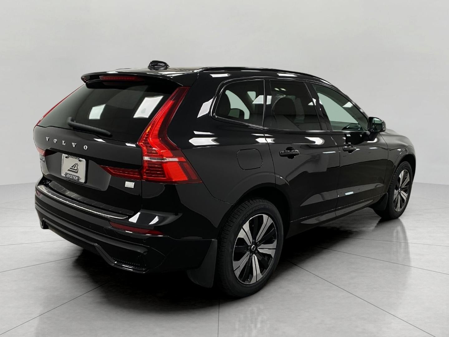 2024 Volvo XC60 Recharge Plug-In Hybrid T8 eAWD PHEV Core Dark Theme