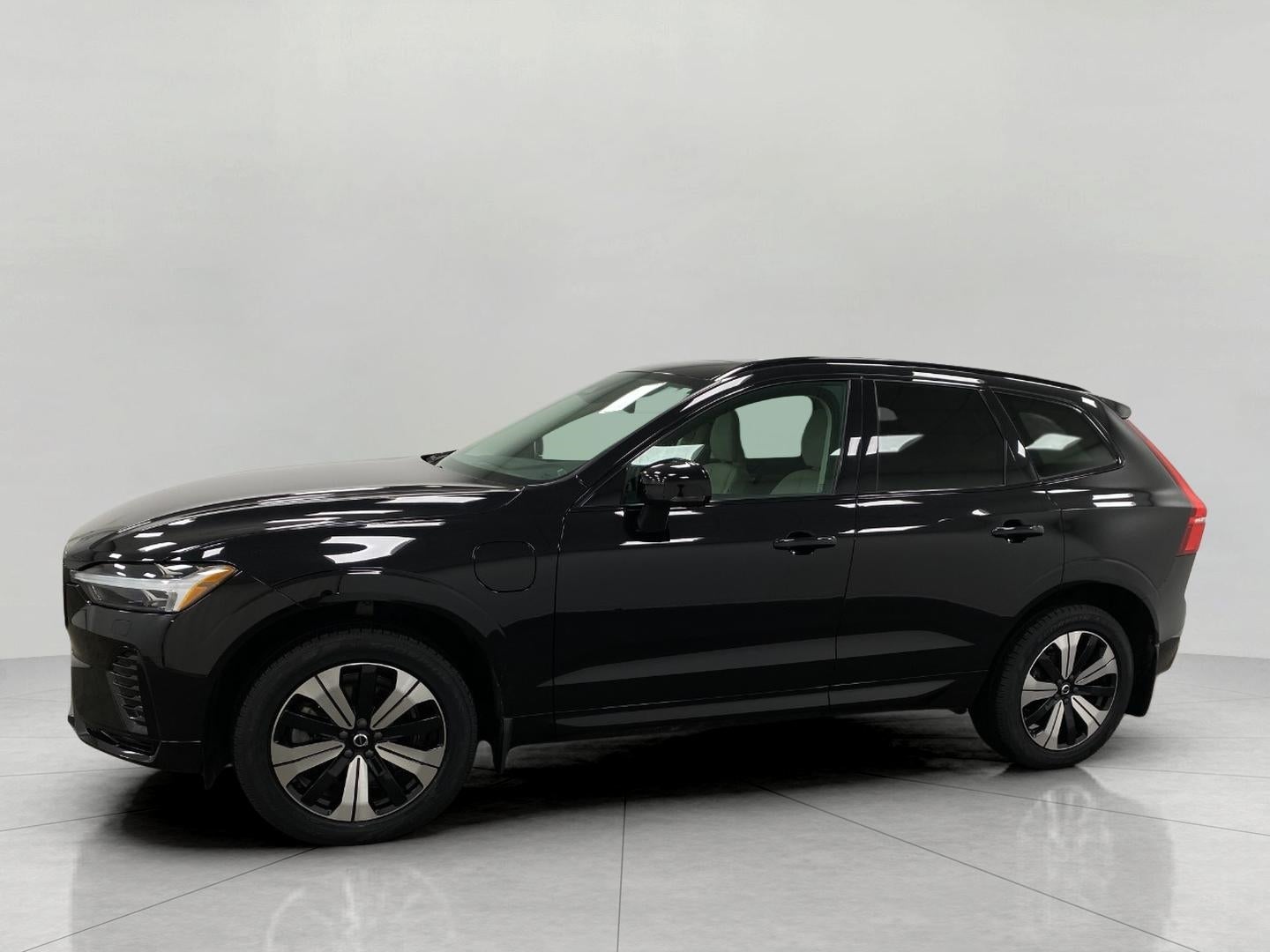 2024 Volvo XC60 Recharge Plug-In Hybrid T8 eAWD PHEV Core Dark Theme