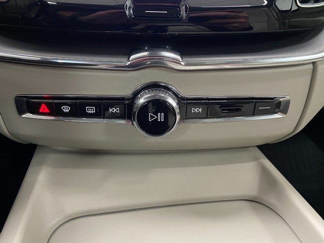 2024 Volvo XC60 Recharge Plug-In Hybrid T8 eAWD PHEV Core Dark Theme