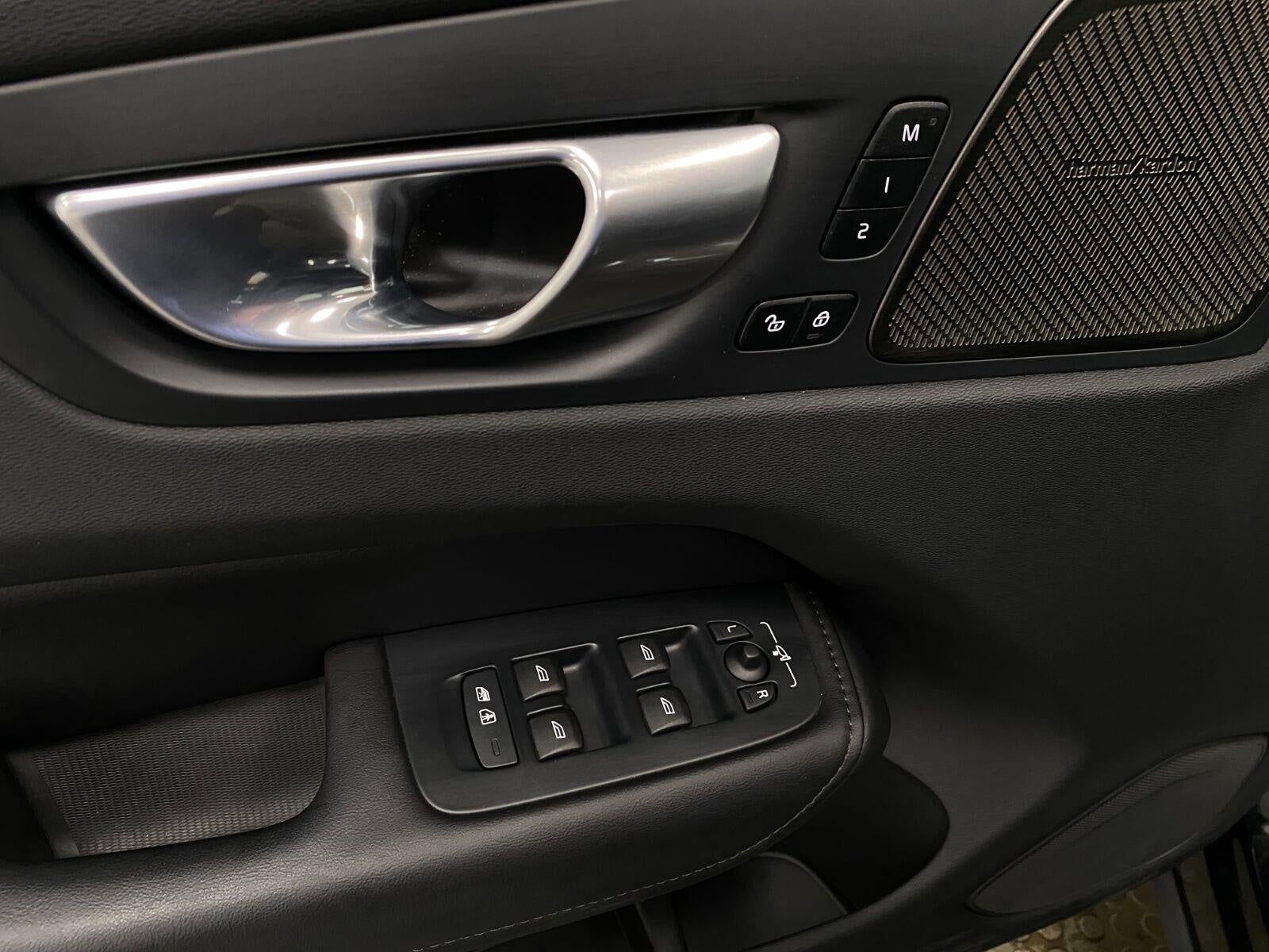 2024 Volvo XC60 Recharge Plug-In Hybrid T8 eAWD PHEV Plus Dark Theme