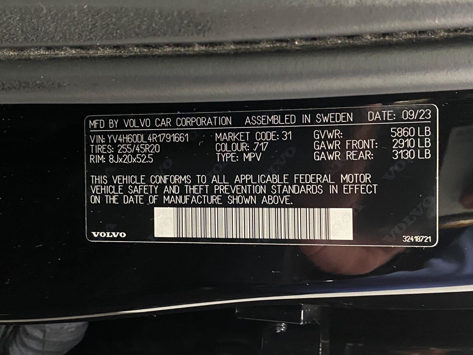2024 Volvo XC60 Recharge Plug-In Hybrid T8 eAWD PHEV Plus Dark Theme
