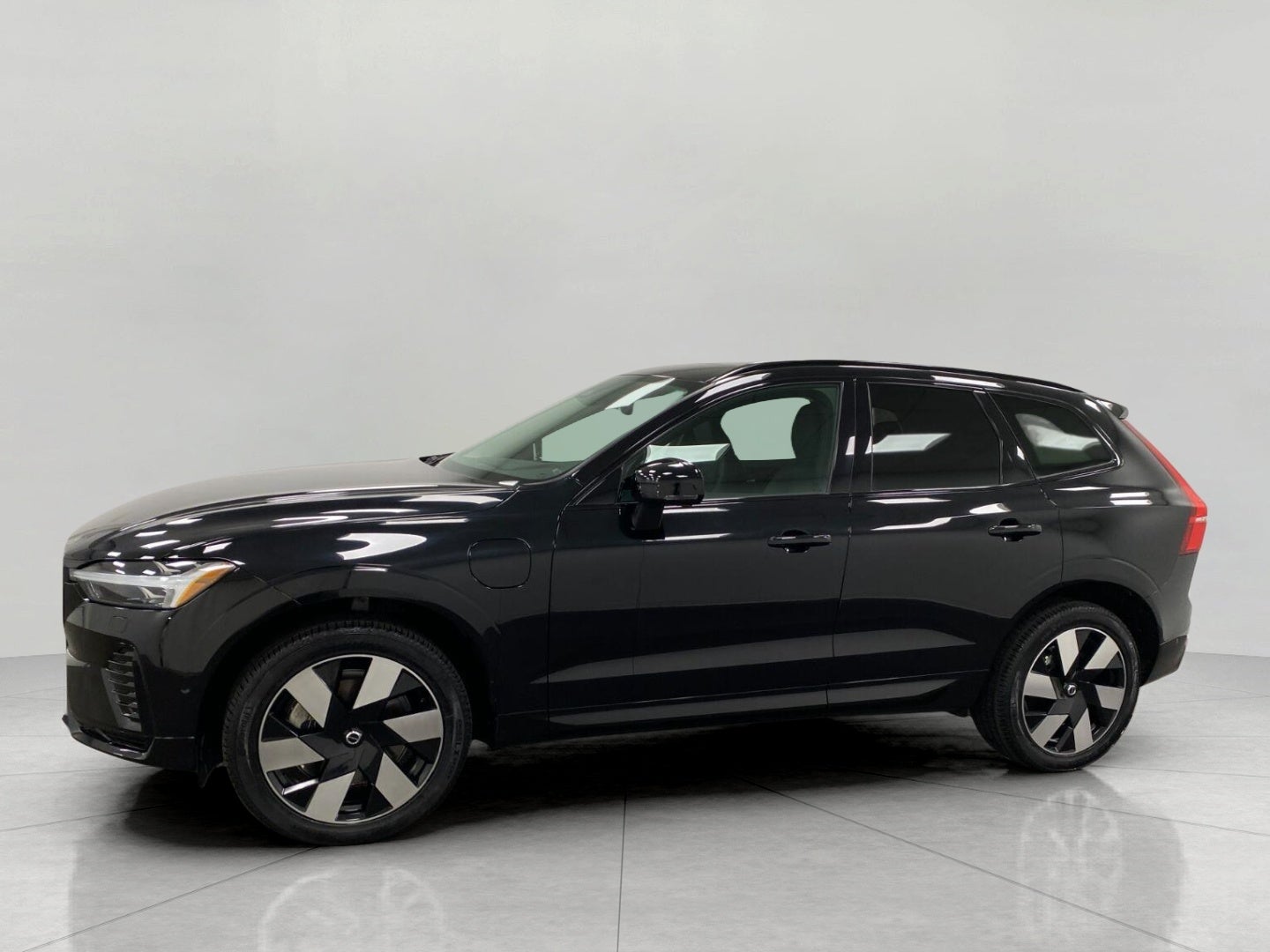2024 Volvo XC60 Recharge Plug-In Hybrid T8 eAWD PHEV Plus Dark Theme