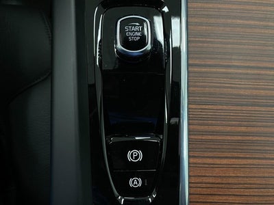 2024 Volvo XC60 Recharge Plug-In Hybrid T8 eAWD PHEV Plus Dark Theme