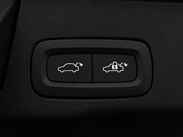 2024 Volvo XC60 Recharge Plug-In Hybrid T8 eAWD PHEV Plus Dark Theme
