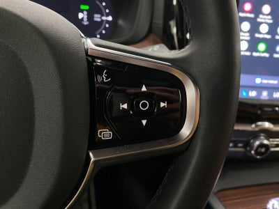 2024 Volvo XC60 Recharge Plug-In Hybrid T8 eAWD PHEV Ultimate Dark Theme