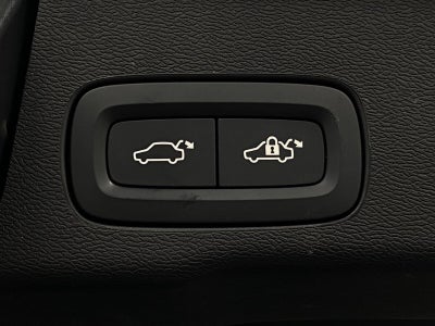 2024 Volvo XC60 Recharge Plug-In Hybrid T8 eAWD PHEV Ultimate Dark Theme