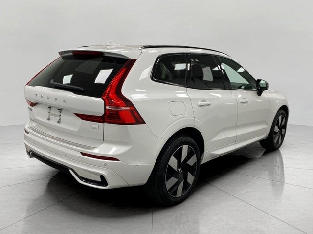 2024 Volvo XC60 Recharge Plug-In Hybrid T8 eAWD PHEV Ultimate Dark Theme