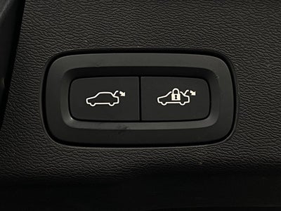 2024 Volvo XC60 Recharge Plug-In Hybrid T8 eAWD PHEV Ultimate Dark Theme