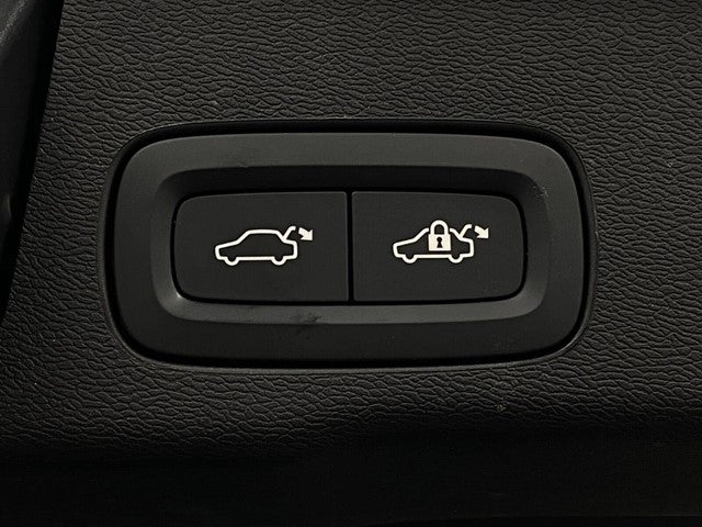 2024 Volvo XC60 Recharge Plug-In Hybrid T8 eAWD PHEV Ultimate Dark Theme