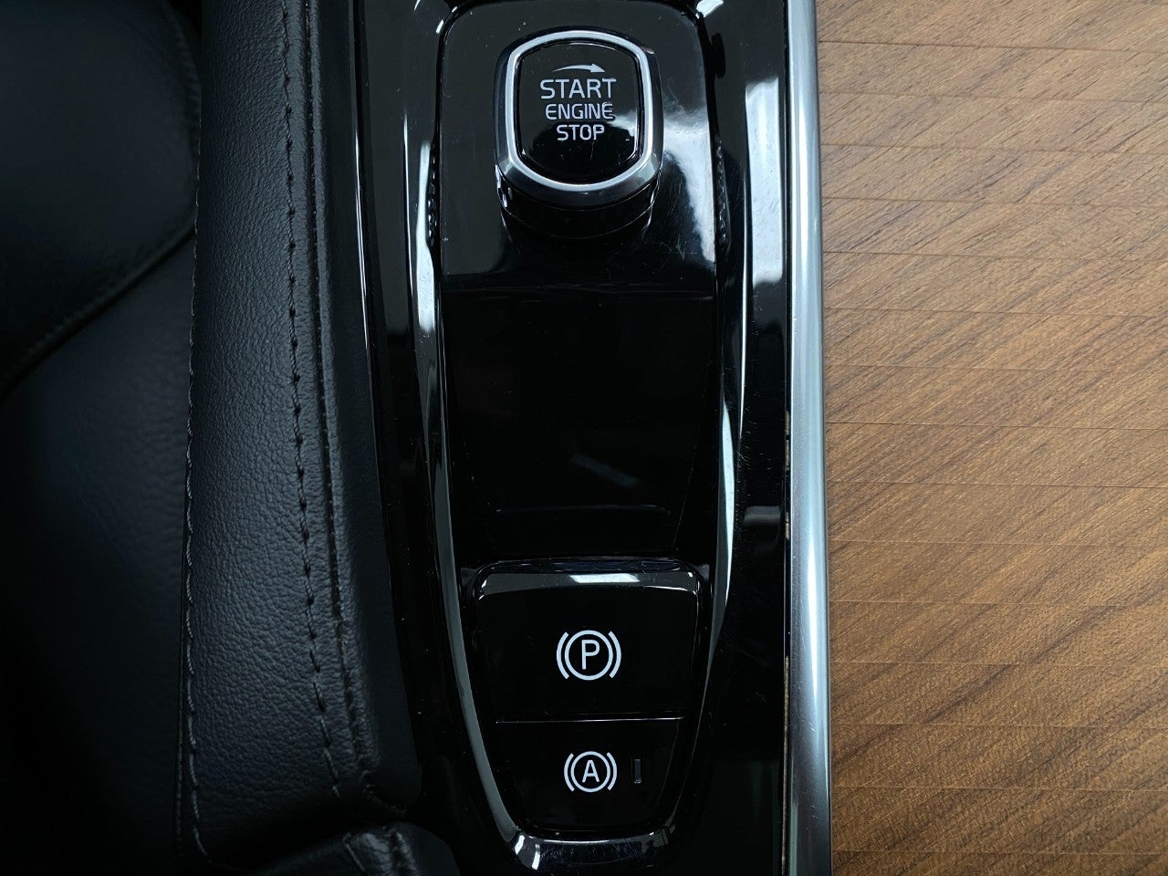 2024 Volvo XC90 Recharge Plug-In Hybrid T8 eAWD PHEV Plus 6P