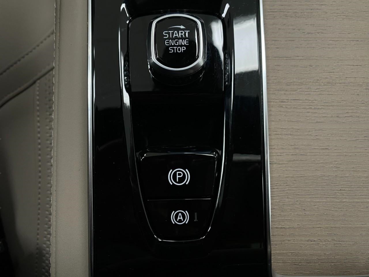 2025 Volvo XC90 Plug-In Hybrid 2025.5 T8 AWD Plus 7-Seater