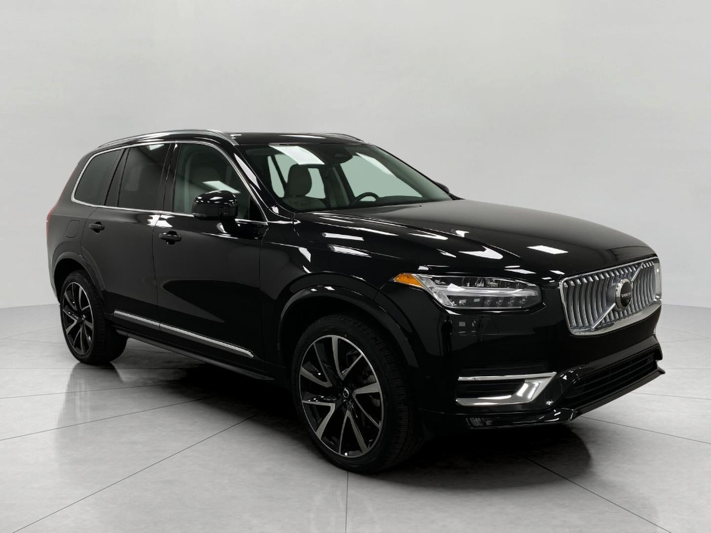 2023 Volvo XC90 B5 Plus 4WD's photo
