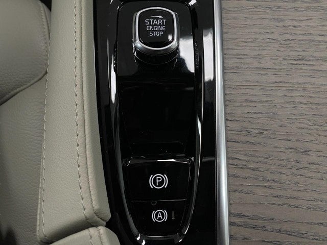 2023 Volvo XC90 B5 AWD Plus 7P