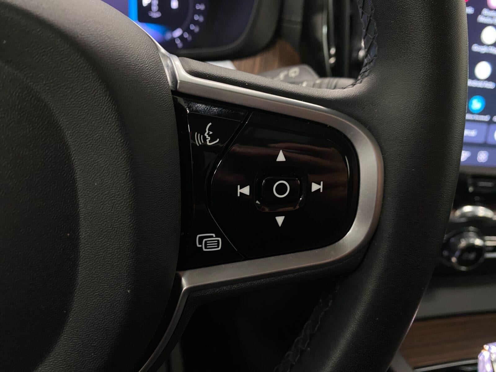 2023 Volvo XC60 B5 AWD Ultimate Bright Theme