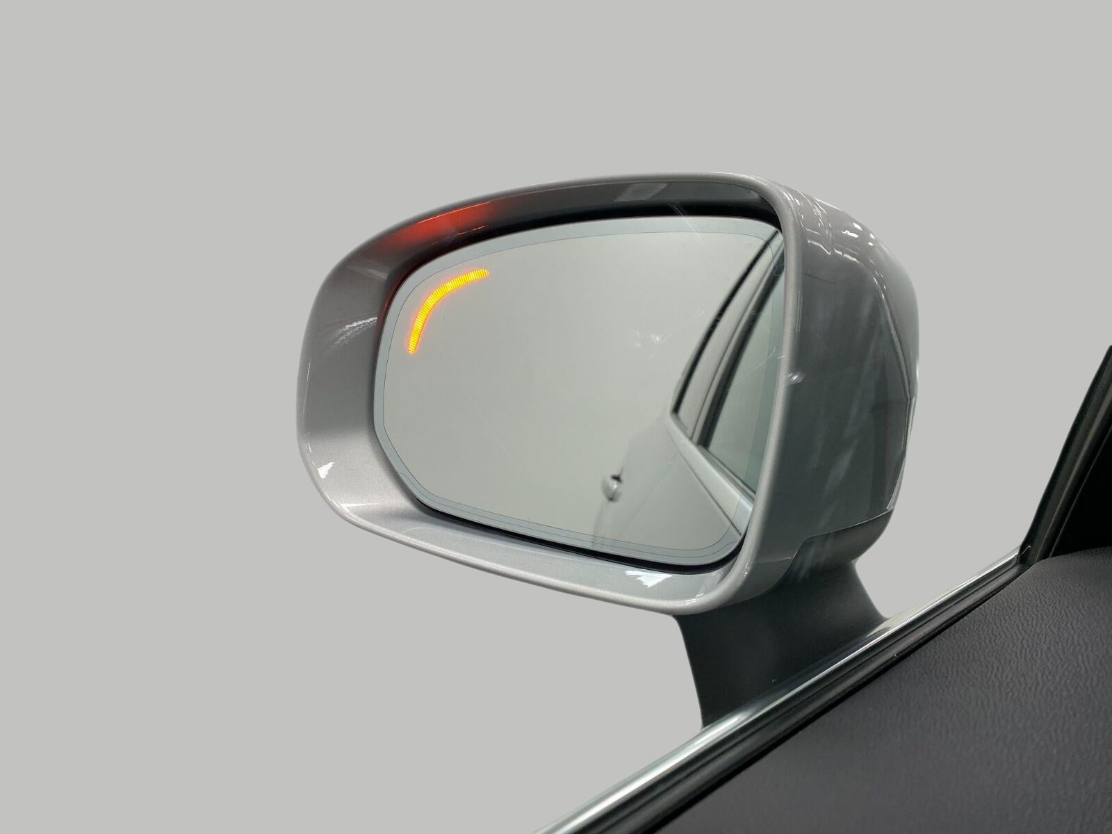 2023 Volvo XC60 B5 AWD Ultimate Bright Theme