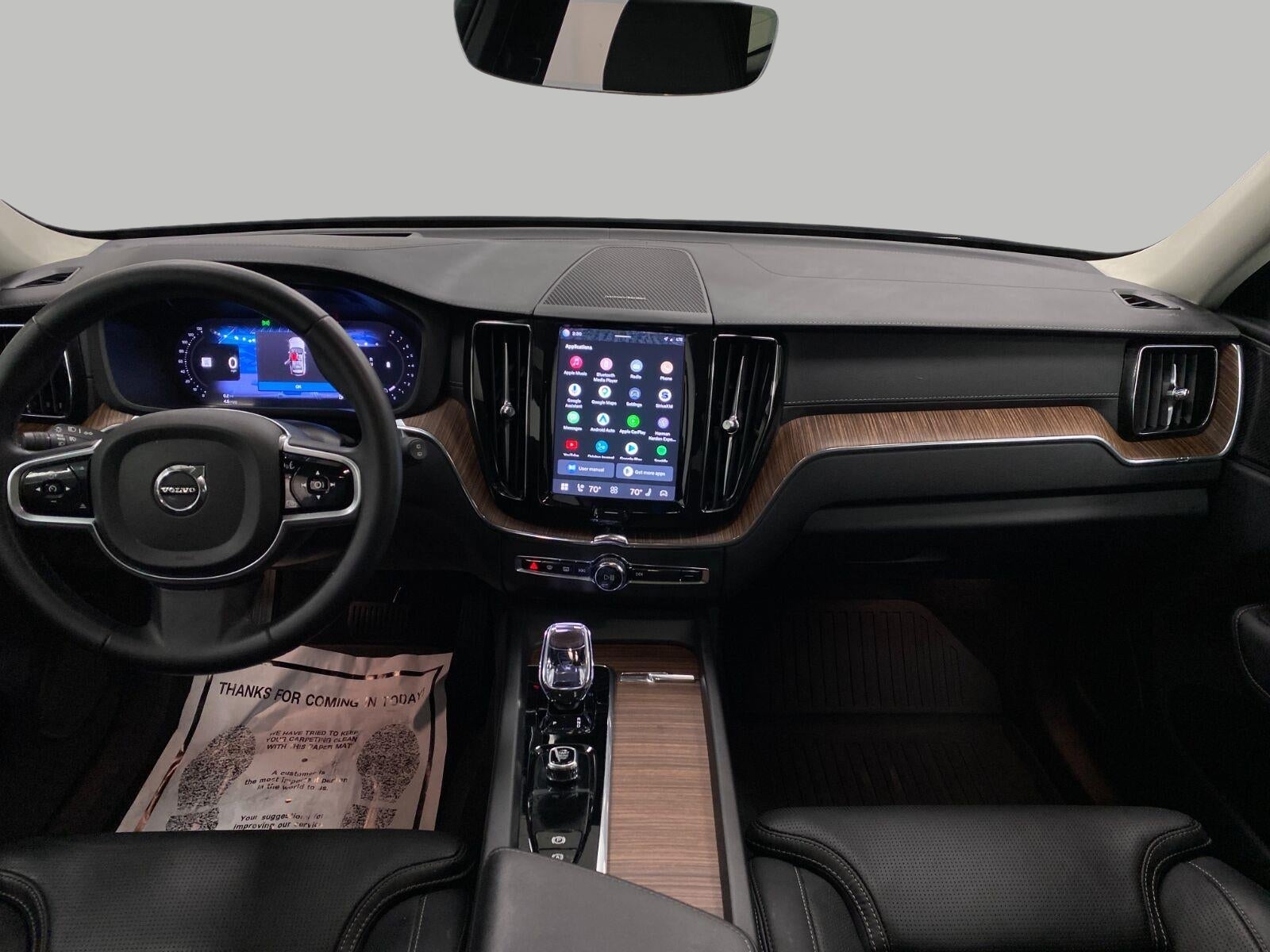 2023 Volvo XC60 B5 AWD Ultimate Bright Theme