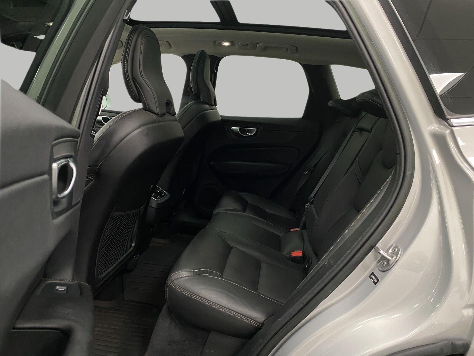 2023 Volvo XC60 B5 AWD Ultimate Bright Theme