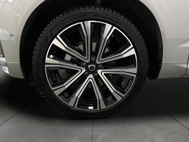 2023 Volvo XC60 B5 AWD Ultimate Bright Theme