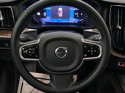 2023 Volvo XC60 B5 AWD Ultimate Bright Theme