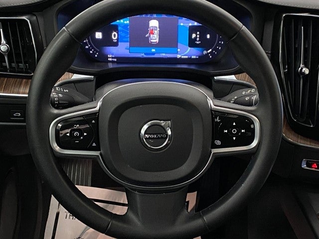 2023 Volvo XC60 B5 AWD Ultimate Bright Theme