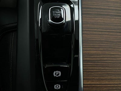 2023 Volvo XC60 B5 AWD Ultimate Bright Theme