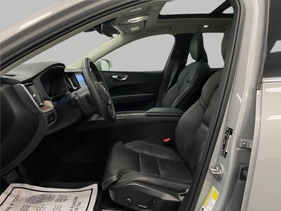 2023 Volvo XC60 B5 AWD Ultimate Bright Theme