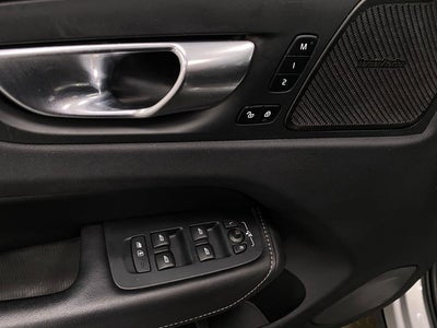 2023 Volvo XC60 B5 AWD Ultimate Bright Theme
