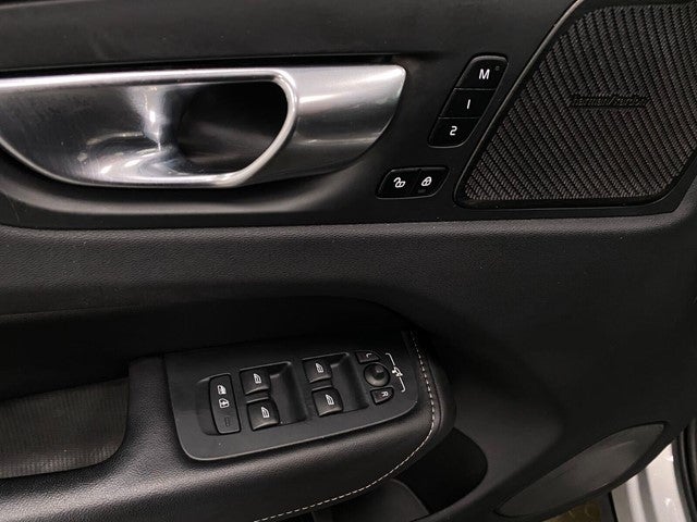 2023 Volvo XC60 B5 AWD Ultimate Bright Theme