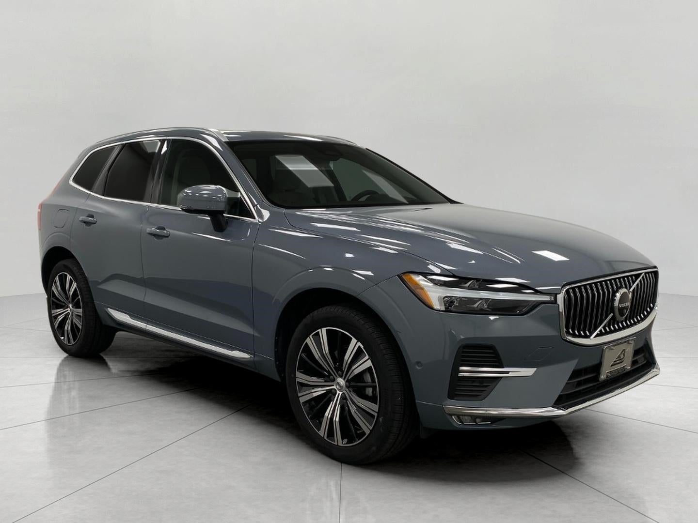 2023 Volvo XC60 B5 Ultimate Bright Theme AWD's photo