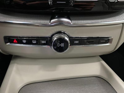 2023 Volvo XC60 B5 AWD Ultimate Bright Theme