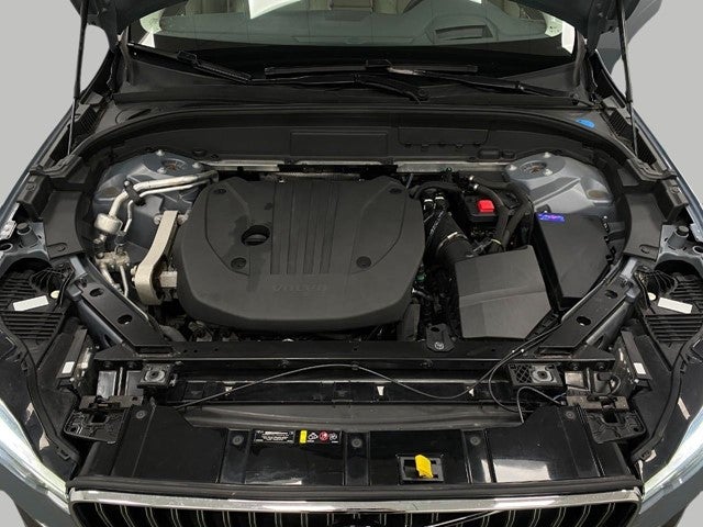 2023 Volvo XC60 B5 AWD Ultimate Bright Theme