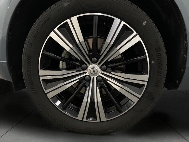 2023 Volvo XC60 B5 AWD Ultimate Bright Theme