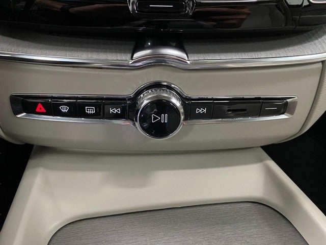 2023 Volvo XC60 B5 AWD Ultimate Bright Theme