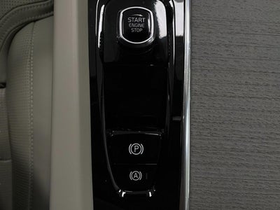 2023 Volvo XC60 B5 AWD Ultimate Bright Theme