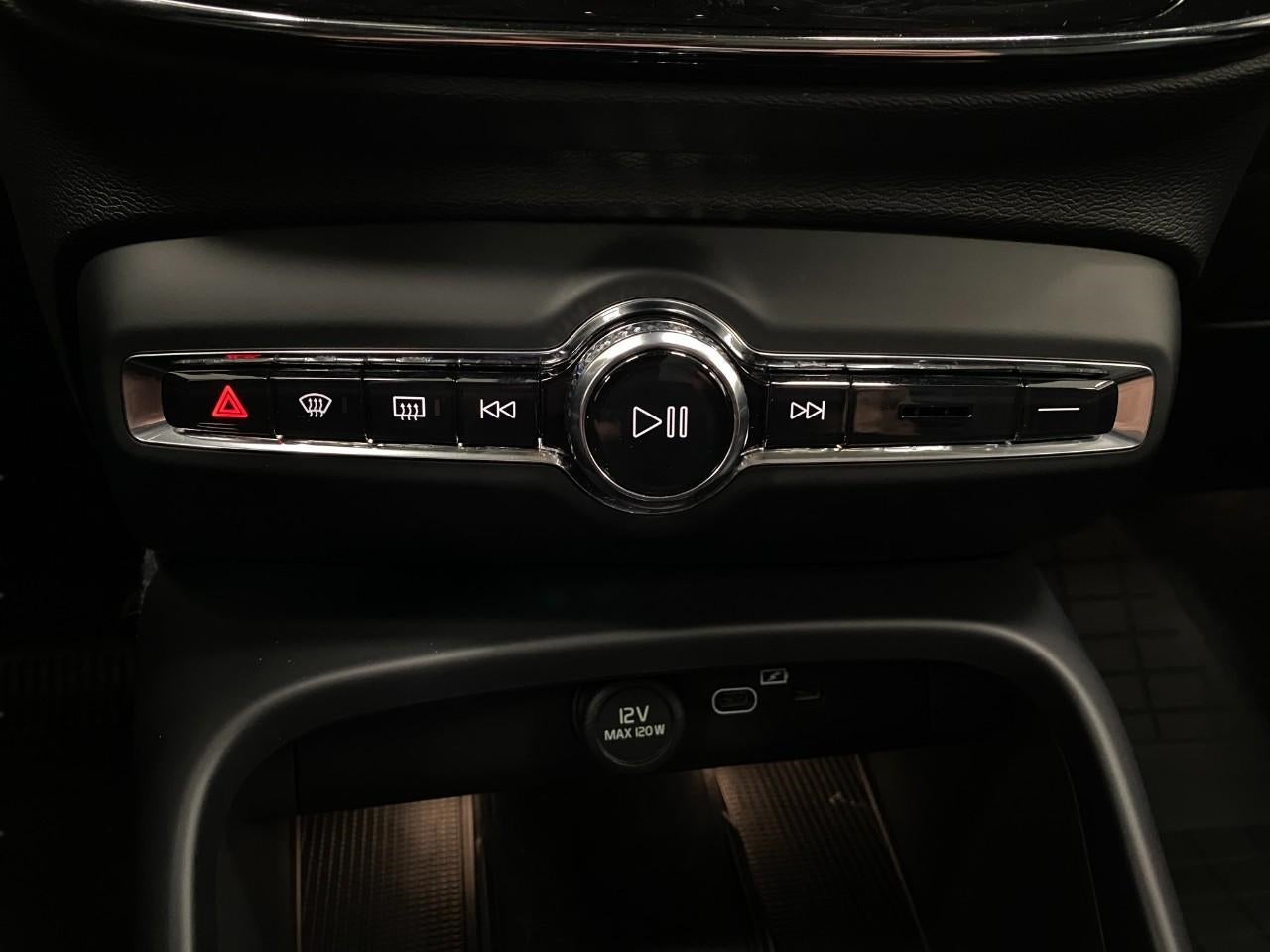 2026 Volvo XC40 B5 AWD Plus