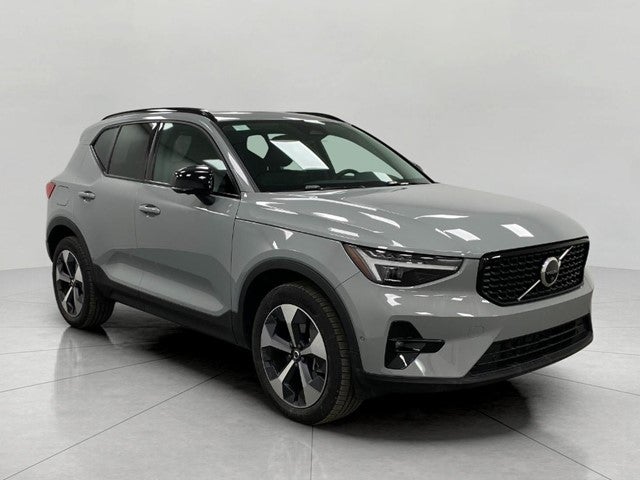 2026 Volvo XC40 B5 AWD Plus