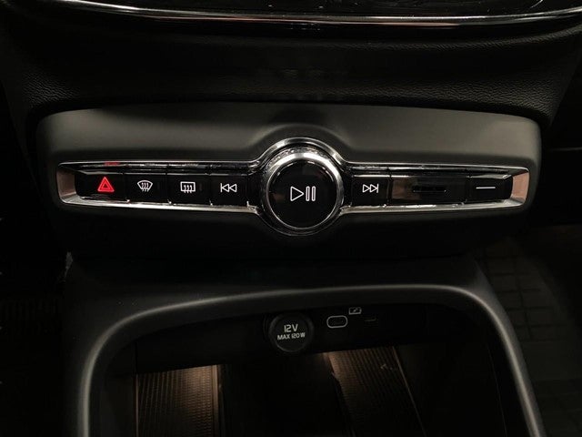 2026 Volvo XC40 B5 AWD Plus