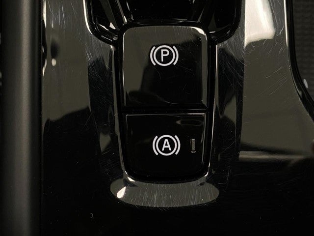 2026 Volvo XC40 B5 AWD Plus