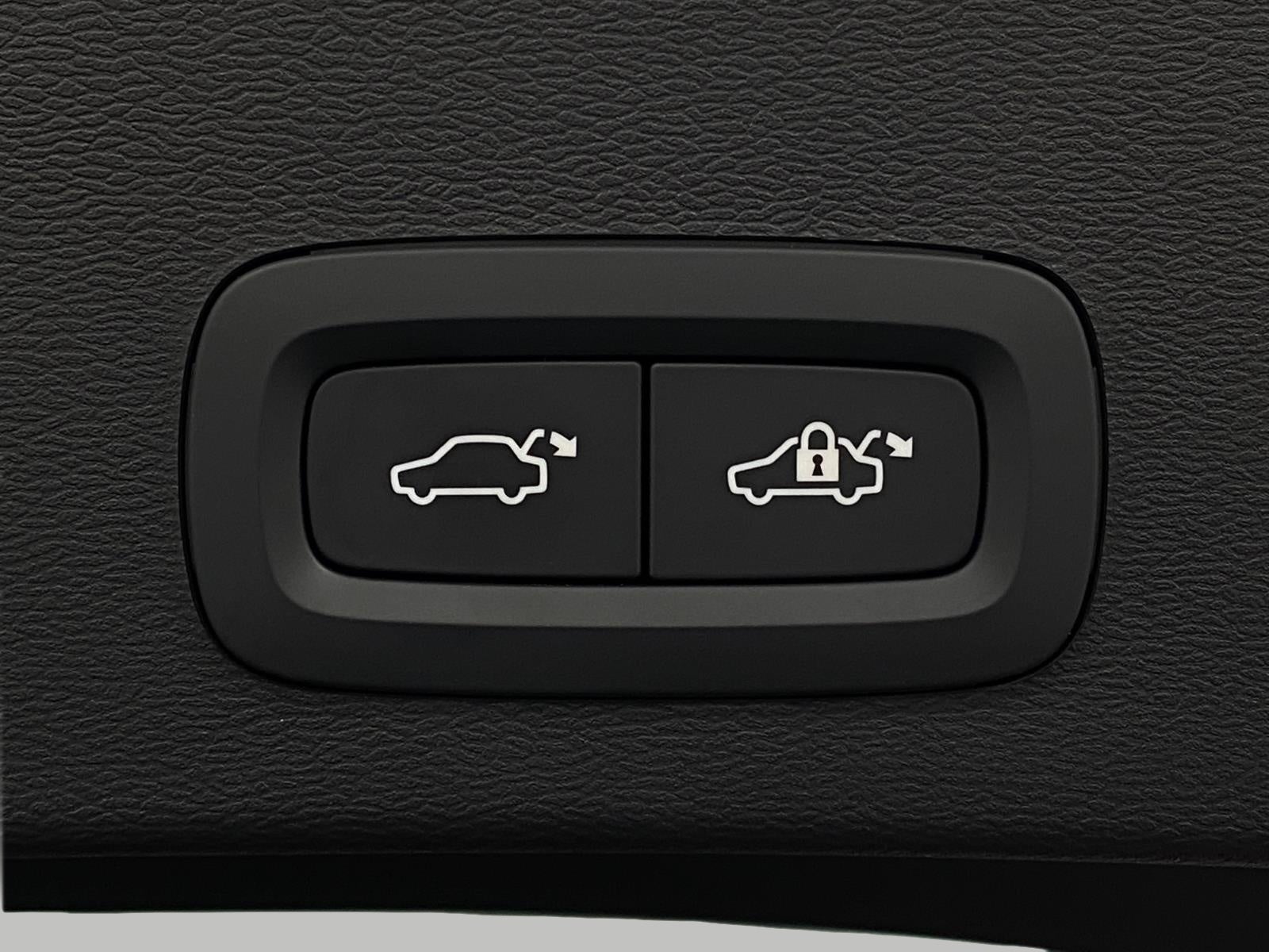 2026 Volvo XC40 B5 AWD Ultra