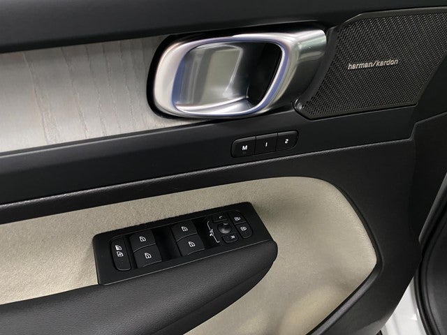 2026 Volvo XC40 B5 AWD Ultra