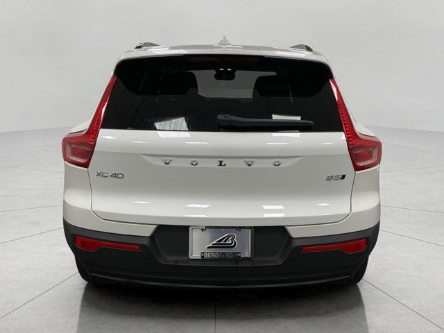 2026 Volvo XC40 B5 AWD Ultra