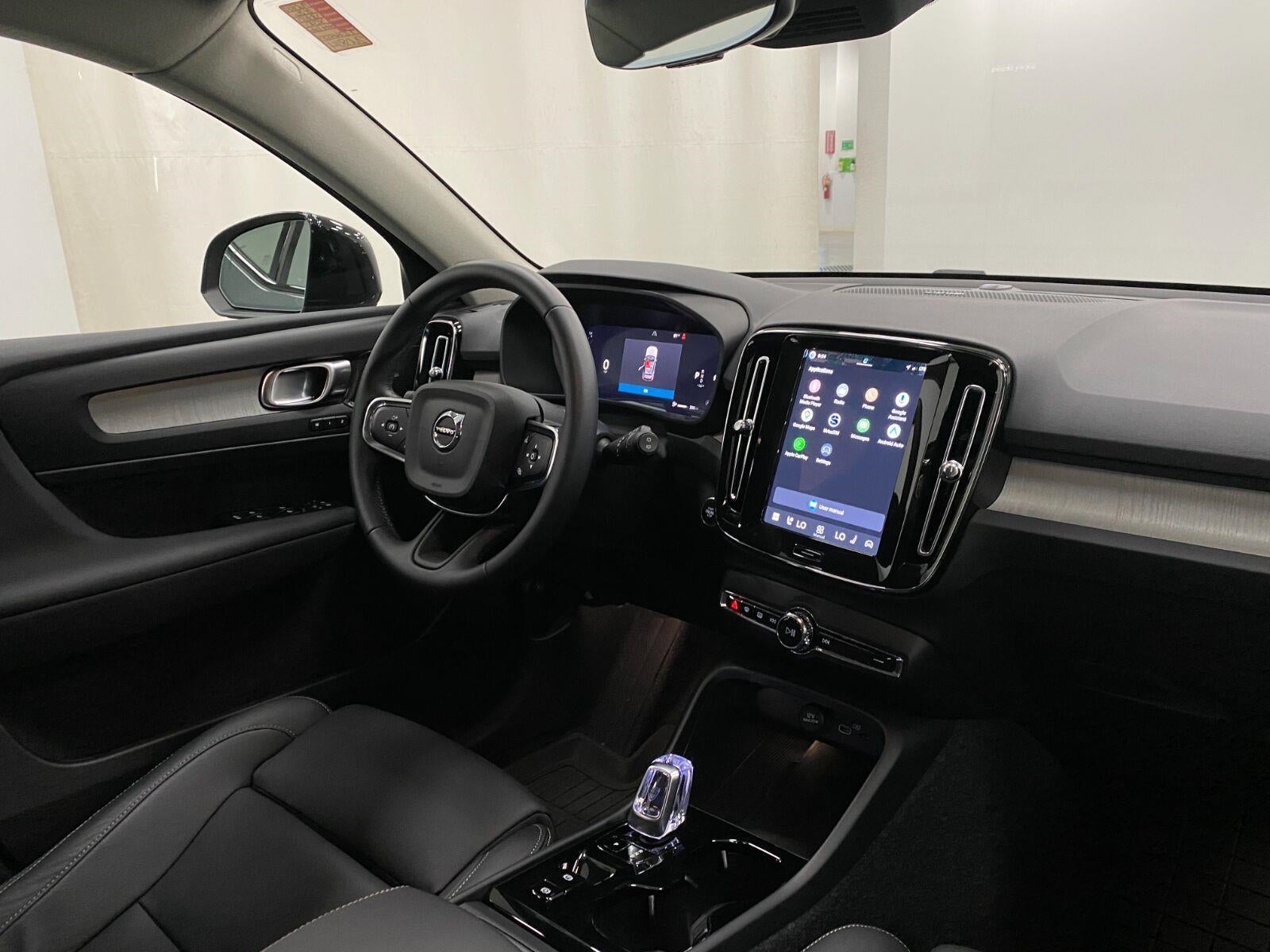 2026 Volvo XC40 B5 AWD Ultra