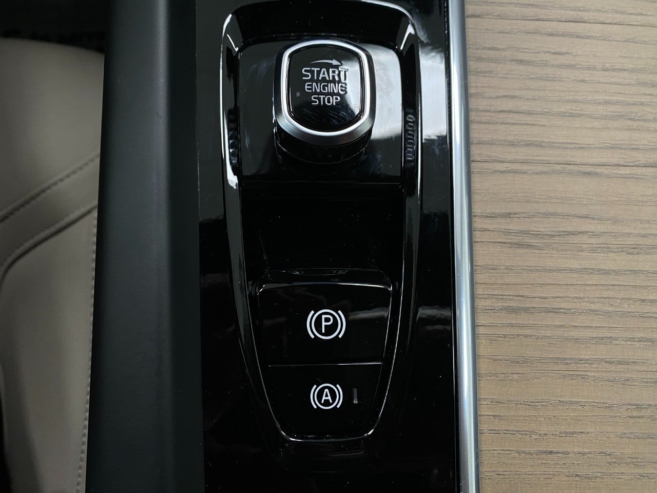 2026 Volvo XC60 B5 AWD Plus