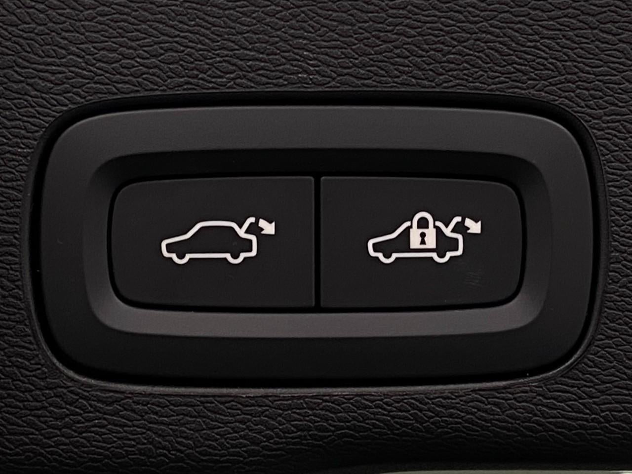 2026 Volvo XC60 B5 AWD Plus