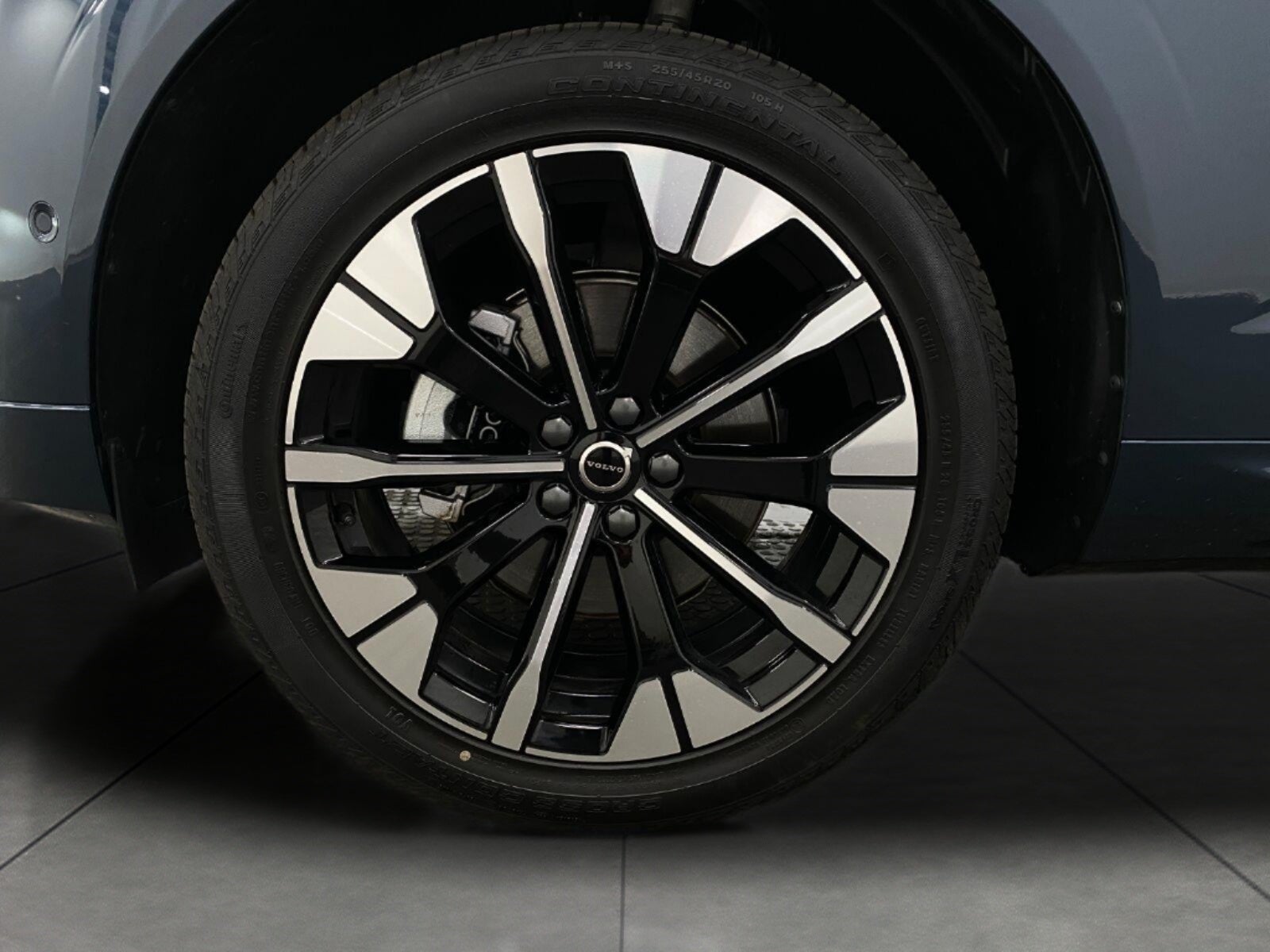 2026 Volvo XC60 B5 AWD Plus